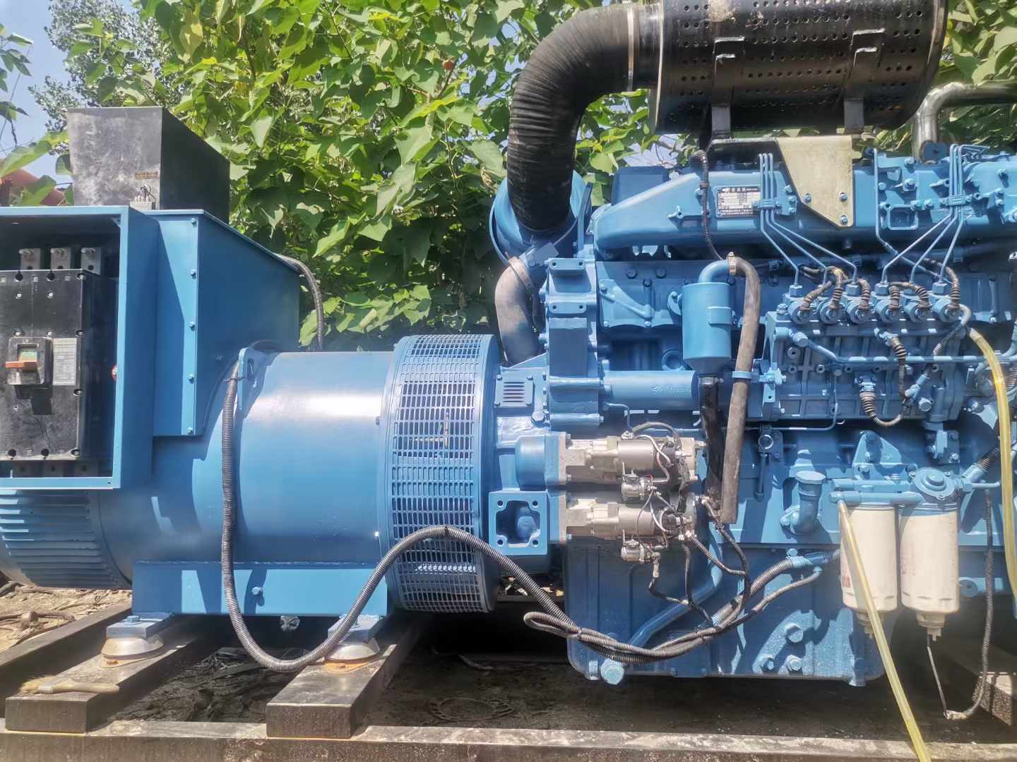 西和详细说明降低 800kW 柴油发电机输出电流波动的方法